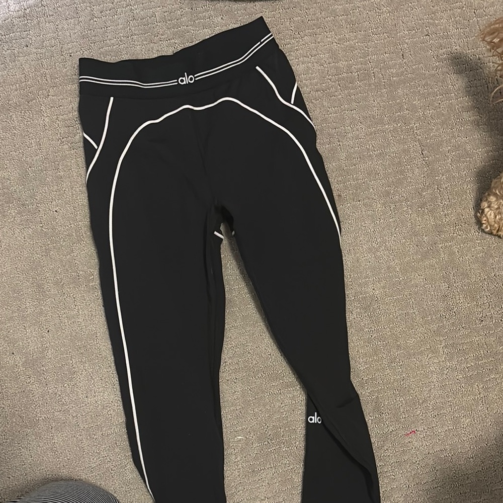 ALO Yoga Black Geometric Leggings with White Piping
